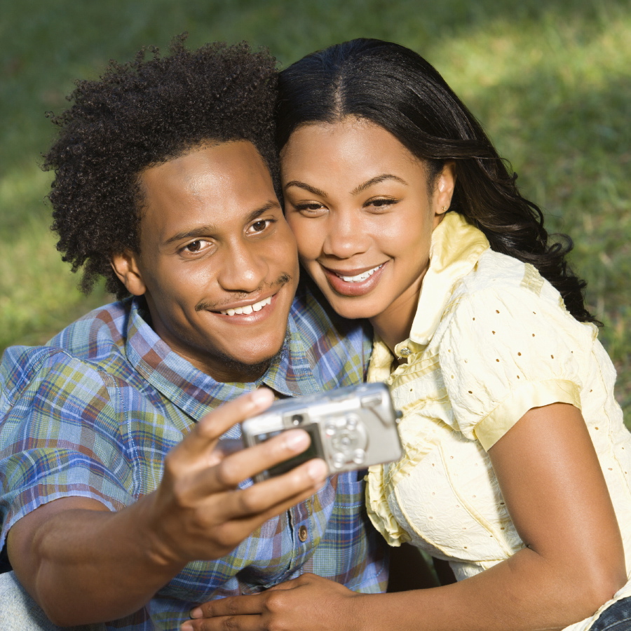 couple-taking-picture